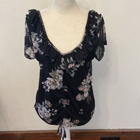 Almost Famous black floral sheer short sleeve top Ruffle neckline Size XL EUC - Picture 2 of 9